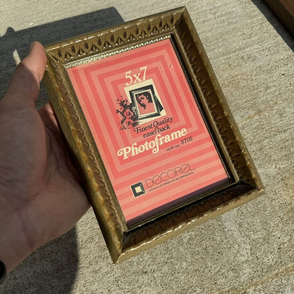 VINTAGE Picture Photo Frame 5x7” Wood Gold Ornate Hanging Home Decor - LN